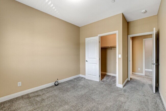 Building Photo - 1074 Fish Pond Ave