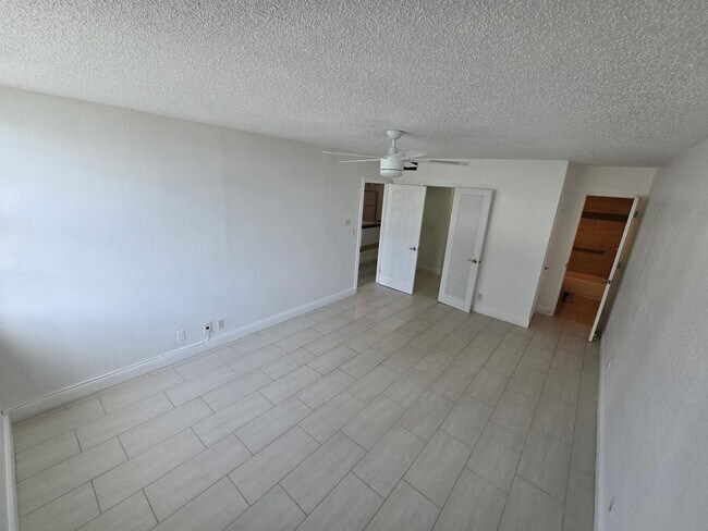 Building Photo - 336 N Birch Rd