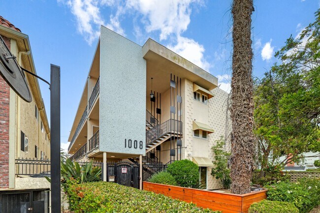 Building Photo - 1008 7th St