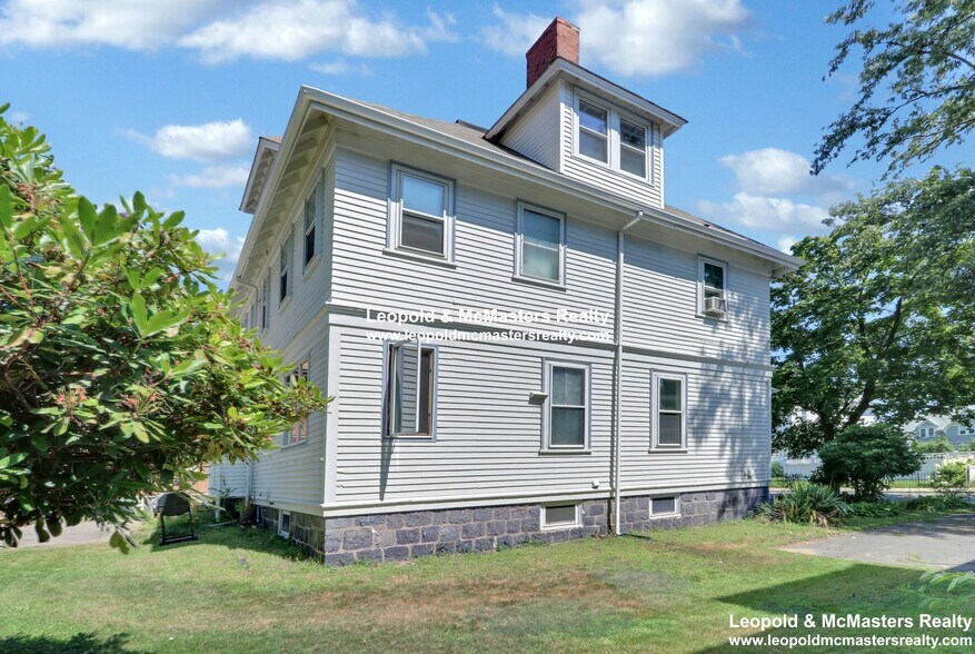 Building Photo - 288 Pleasant St