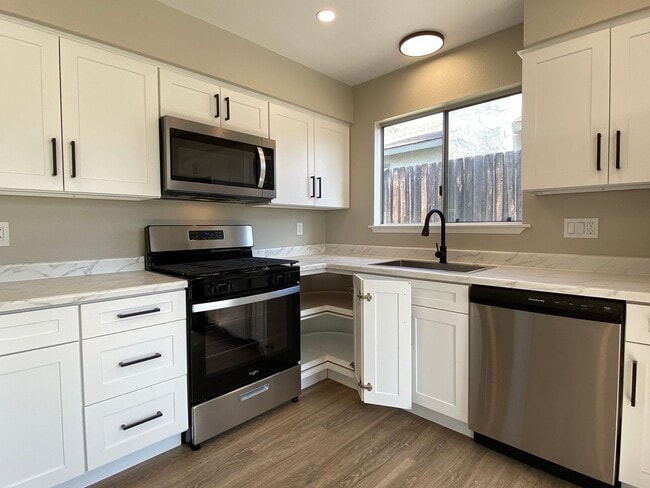 Building Photo - Remodeled 3 Bedroom Home in Oceanside!