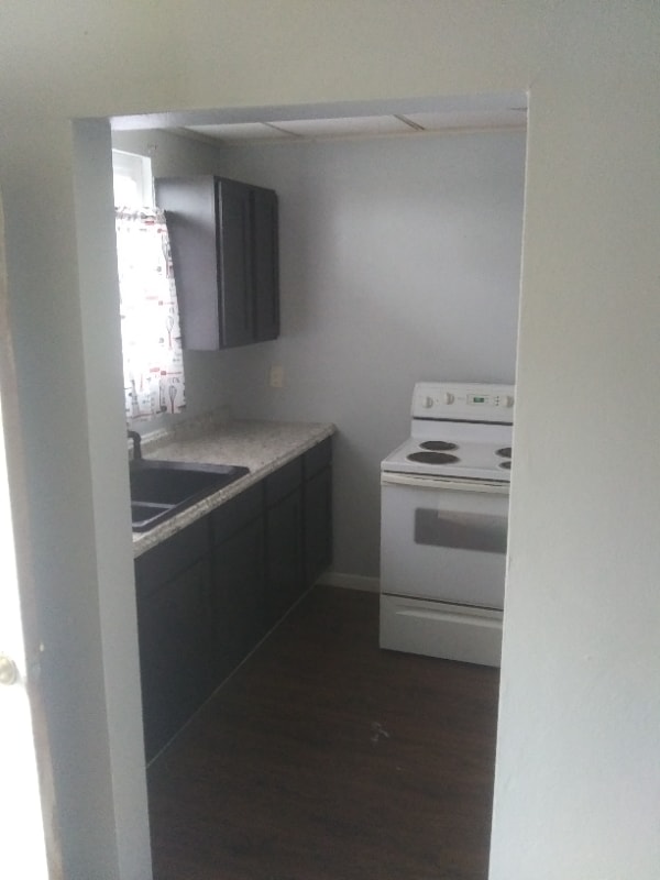 Building Photo - 12 Elm Ln