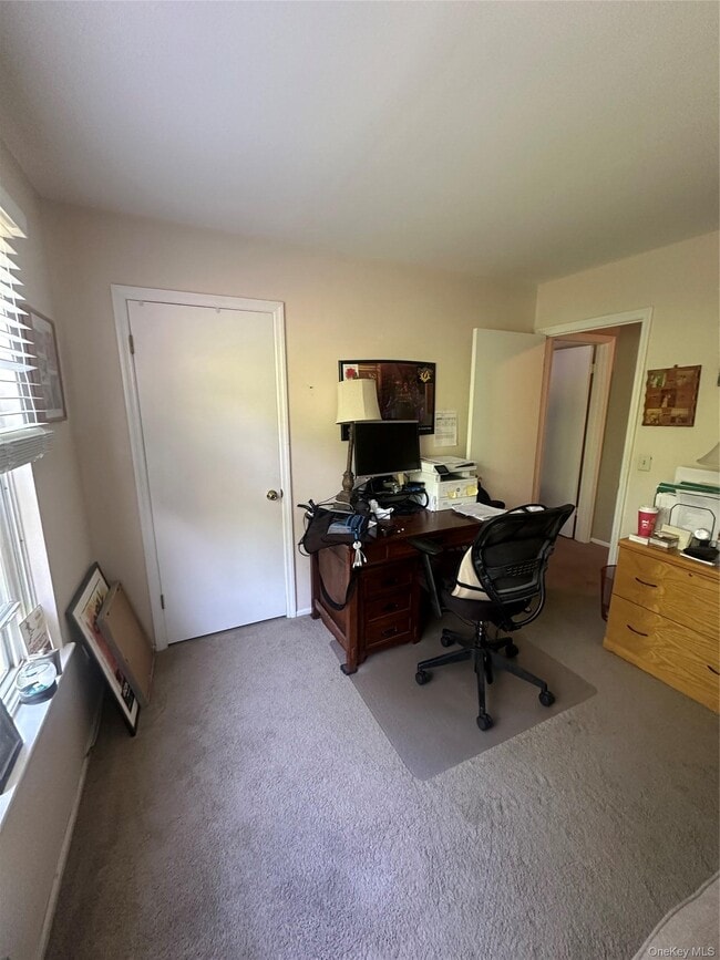 Building Photo - 121 Village Green Ct