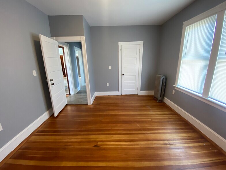 Building Photo - 294 Douglas Ave