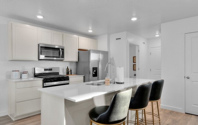 Building Photo - 1487 E 690 N