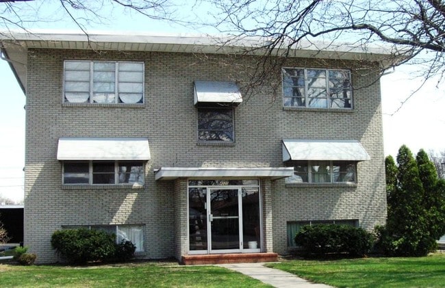 Building Photo - 4020 Stannard Dr