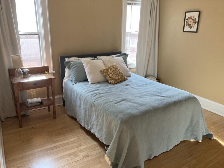 Spacious Bedroom - 5203 W Wells St