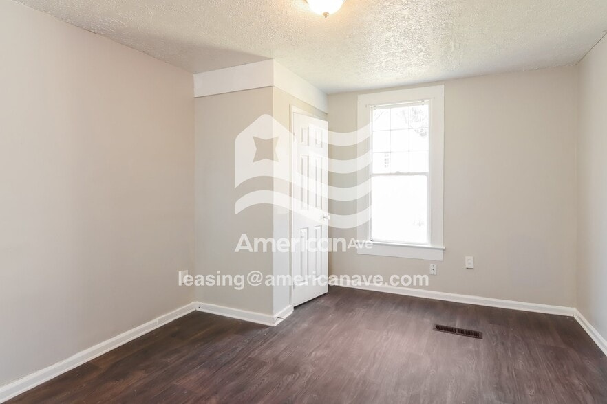 Building Photo - 615 Arthur St