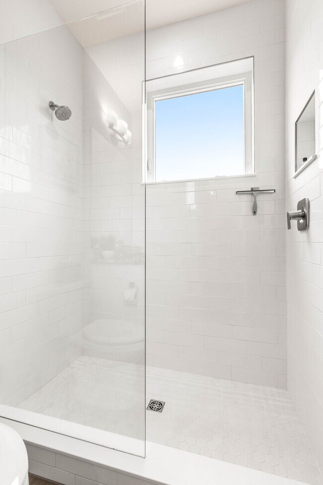 Building Photo - 620 Petit Wy