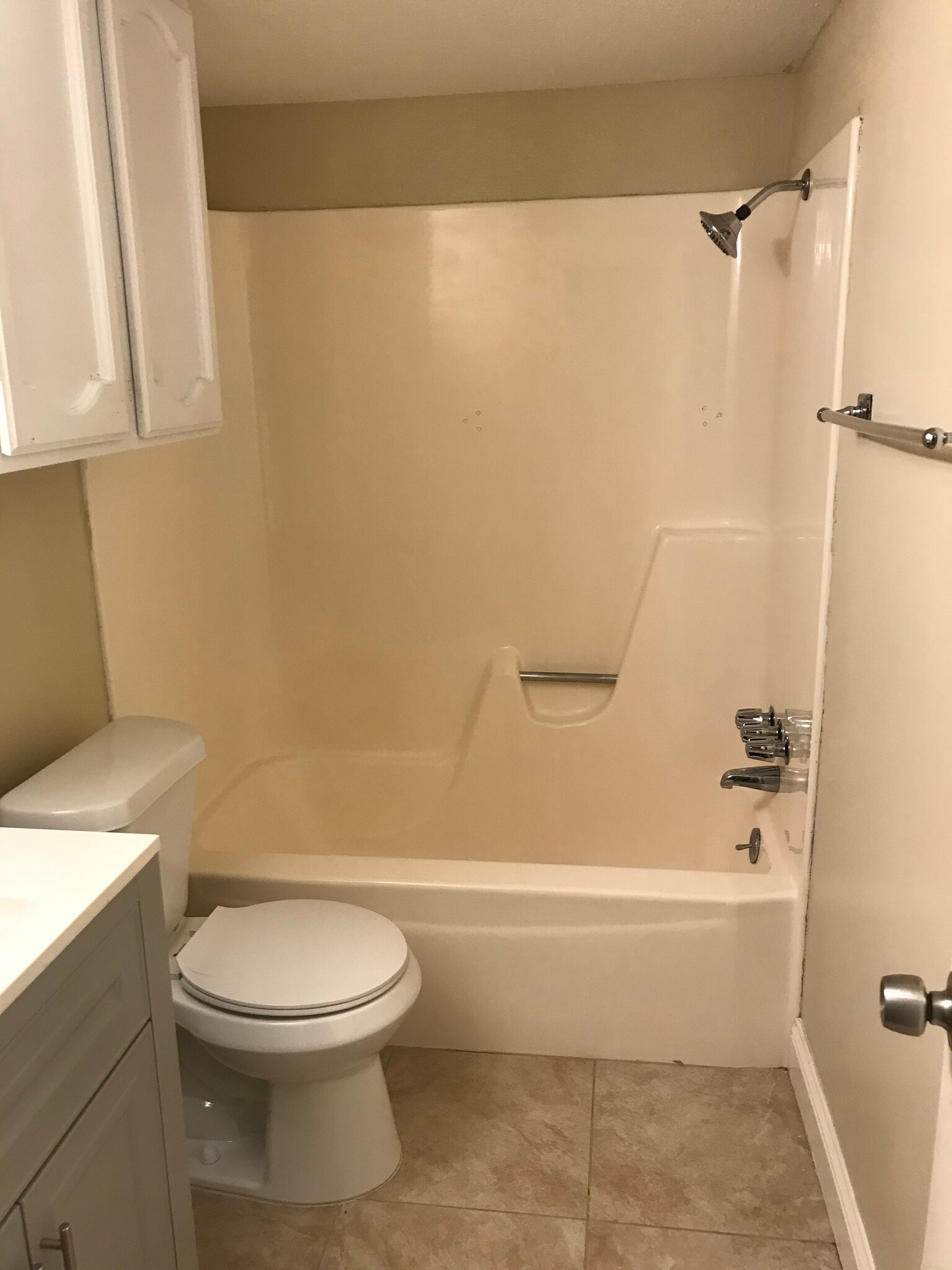 Building Photo - 706 Garden Walk Dr