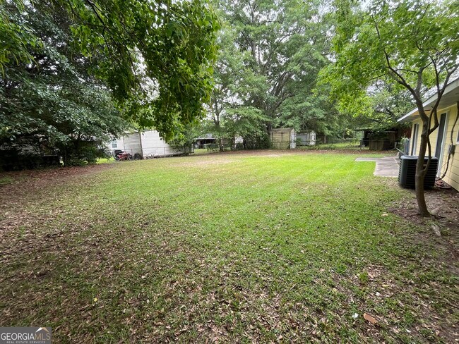 Building Photo - 2220 Mahan Dr