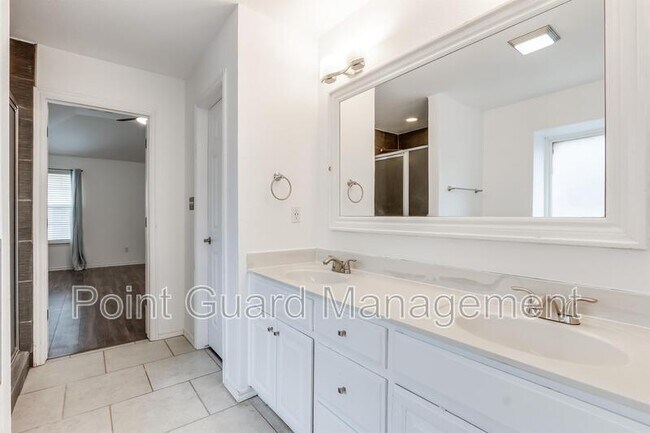 Building Photo - 10517 Queensbury Dr