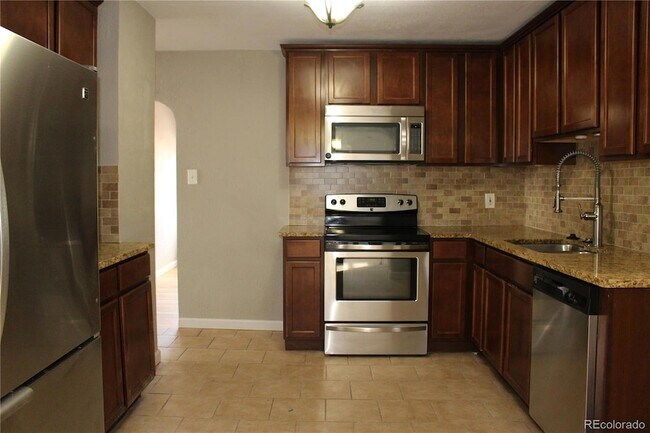 Building Photo - 1811 W Bijou St