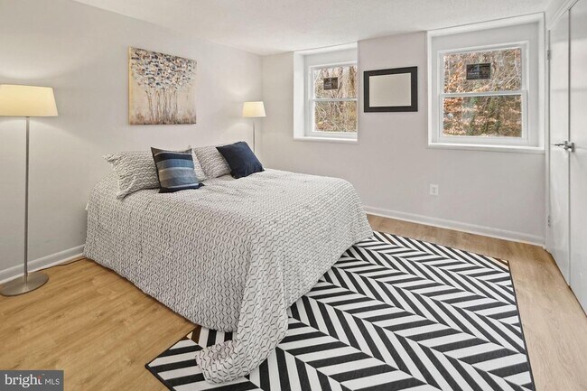 Bedroom 2, Pic 1 - 1792 Dutch Village Dr