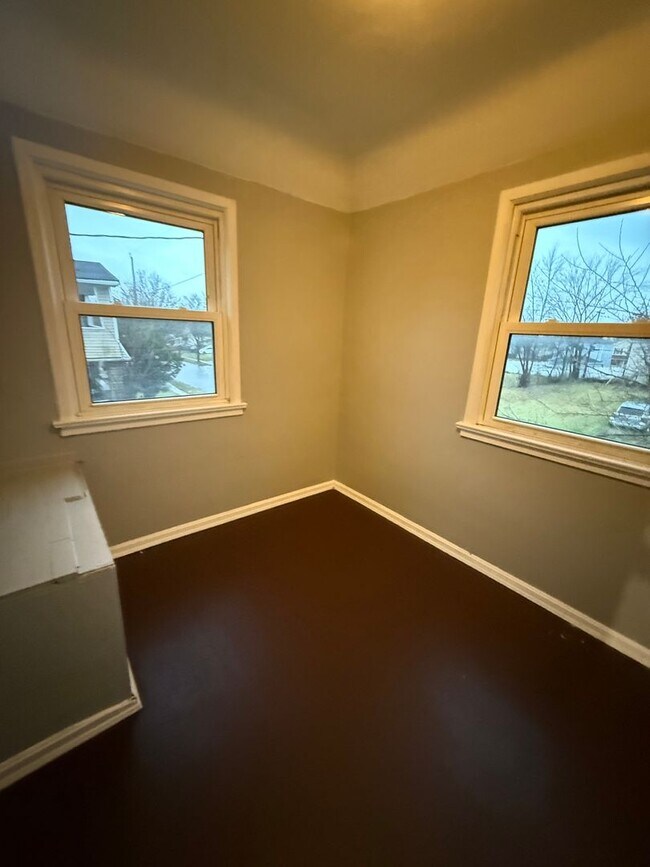 Building Photo - 3bd Single Lee/Harvard Vouchers Only