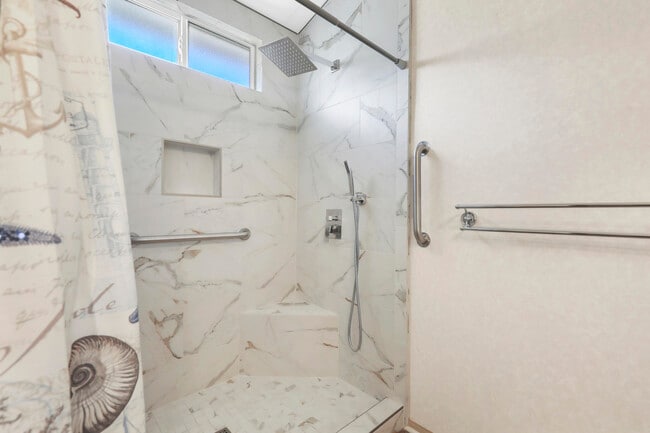 Building Photo - 74647 Azurite Cir E