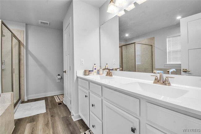 Building Photo - 4966 Brauer Dr