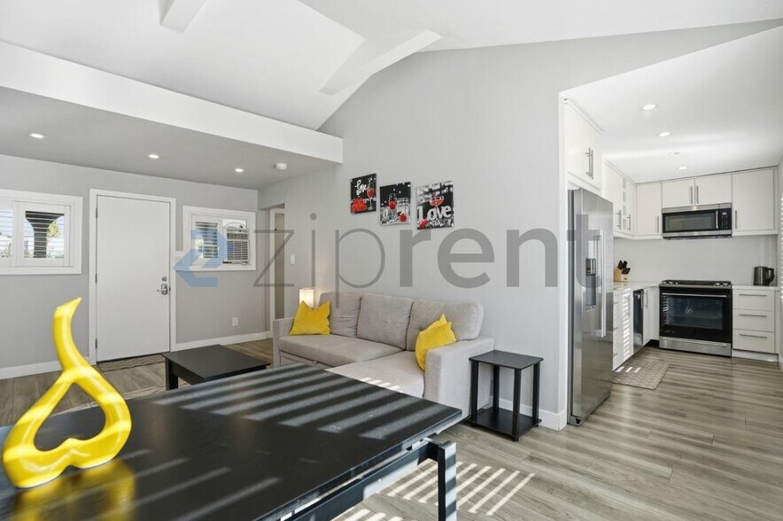 Building Photo - 10 27th Ave