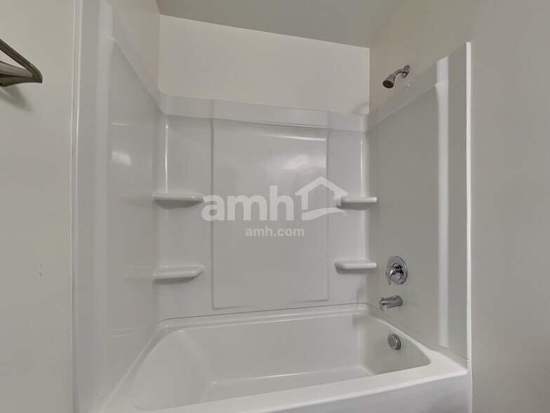 Building Photo - 4 Buxton Ave