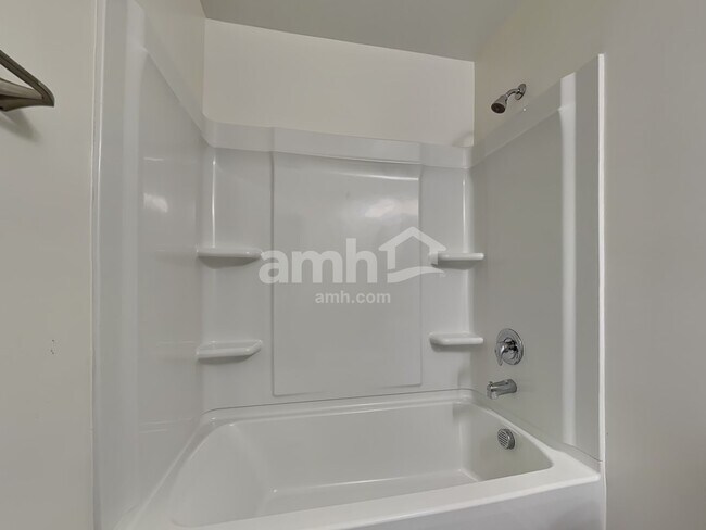 Building Photo - 4 Buxton Ave