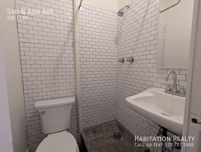 Building Photo - 540 N Ash Ave