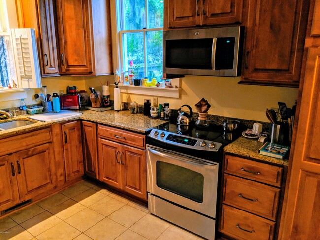 Building Photo - 506 Craven St