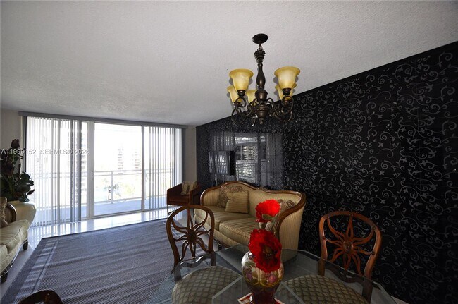 Building Photo - 2030 S Ocean Dr