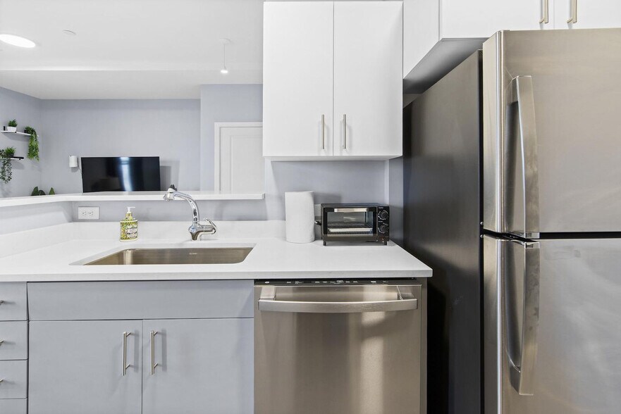 Building Photo - 95 Broadway