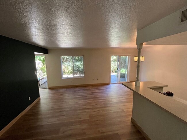 Building Photo - 820 Villa Ln