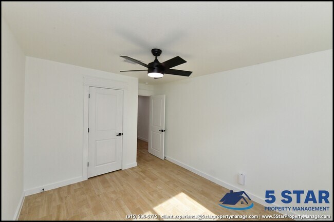 Building Photo - 3217 Wedgewood Dr