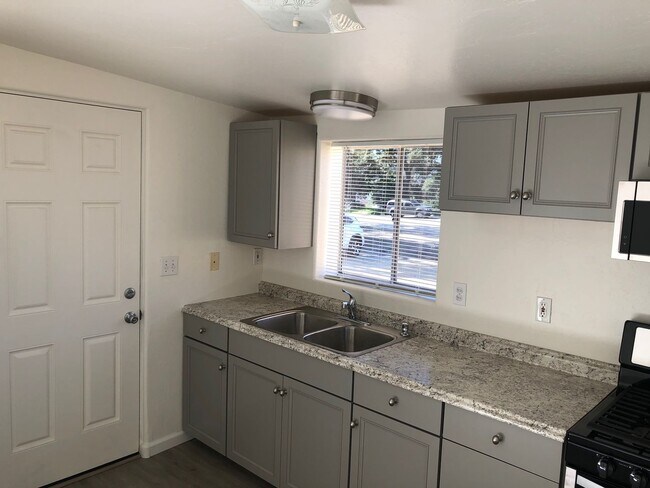 Building Photo - 5457-5457 San Anselmo Rd