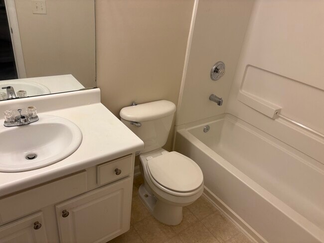 Building Photo - 1044 Annazanes Ct