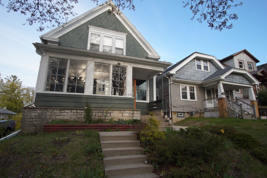 Primary Photo - 3248 S Delaware Ave