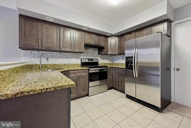 Building Photo - 306 Manor Ln