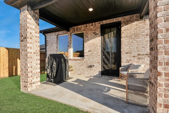 Building Photo - 21811 Tallulah River Dr