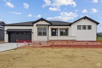 Building Photo - Gorgeous Ranch with 4 BR/3 1/2 Baths in Li...