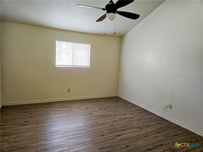 Building Photo - 113 Guadalupe River Dr