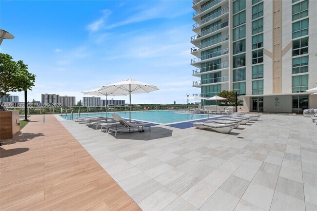 Building Photo - 300 Sunny Isles Blvd