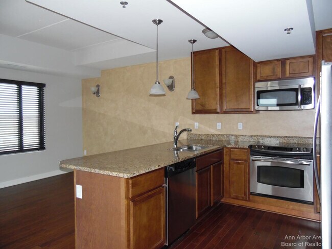Building Photo - 111 N Ashley St