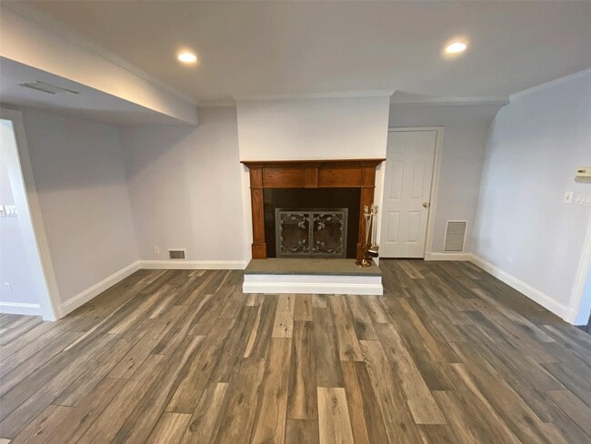 Building Photo - 7 Country Ridge Dr