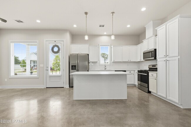 Building Photo - 107 Satsuma Dr