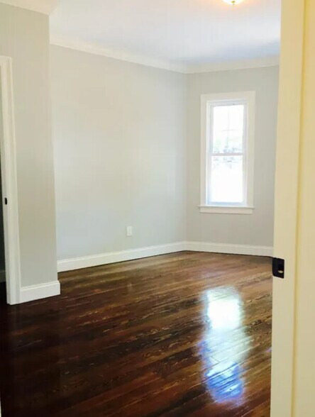 Building Photo - 49 Beech Glen St
