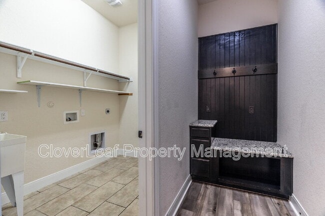 Building Photo - 908 Sussex Cove