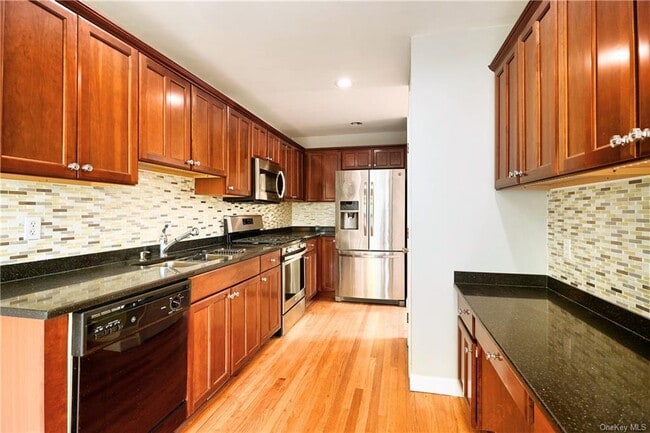 Building Photo - 2402 Rockledge Ct