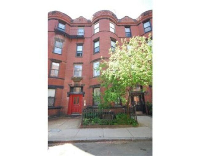 Building Photo - Symphony Rd Fenway 3 Bedroom with Laundry in Unit - Available 9/1/2026