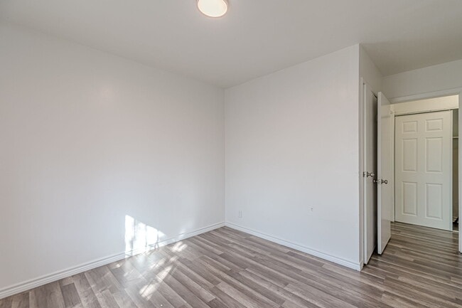 Building Photo - 6142 Lawn Valley Dr