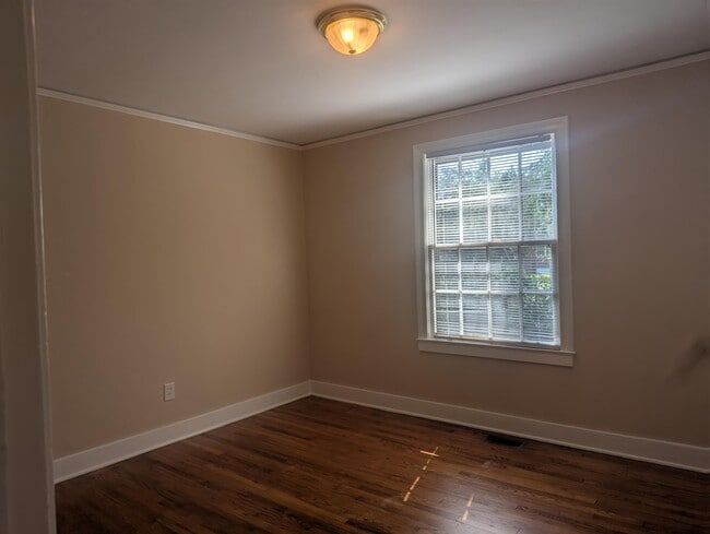 Building Photo - 1449 Troupe St