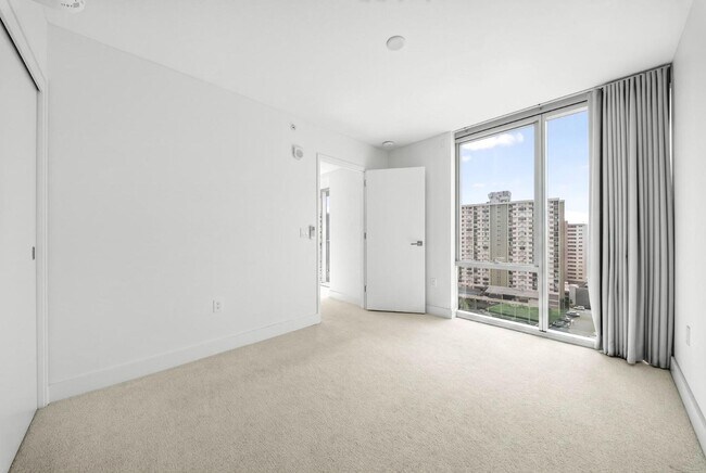 Building Photo - 629 Keeaumoku Street - Azure Ala Moana #1303