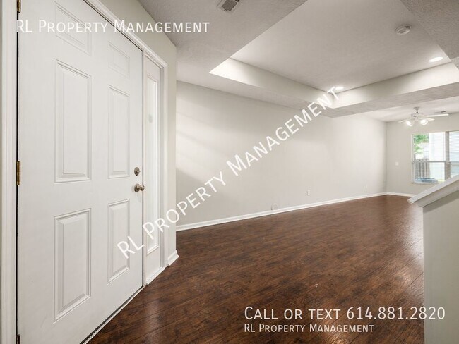 Building Photo - Spacious 3 bedroom 2.5 bathroom condo in W...
