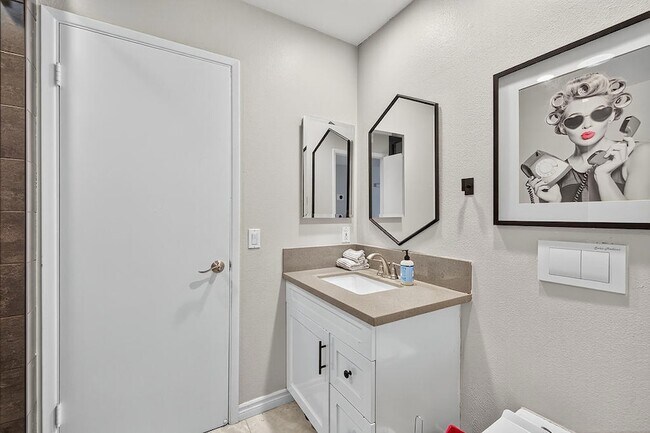 Building Photo - 75496 Desert Park Dr